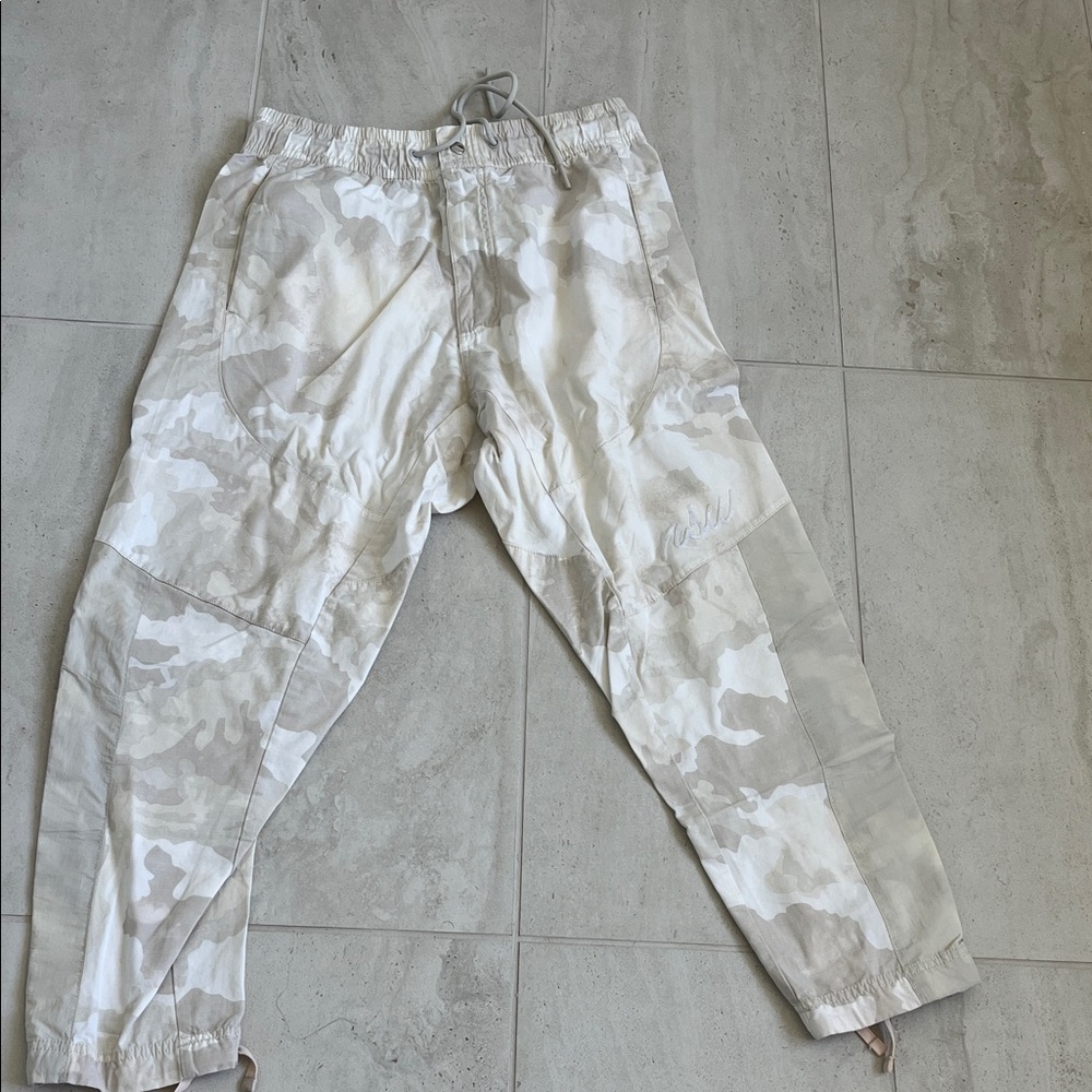 Nike Men's Light Gray Cargo Pants